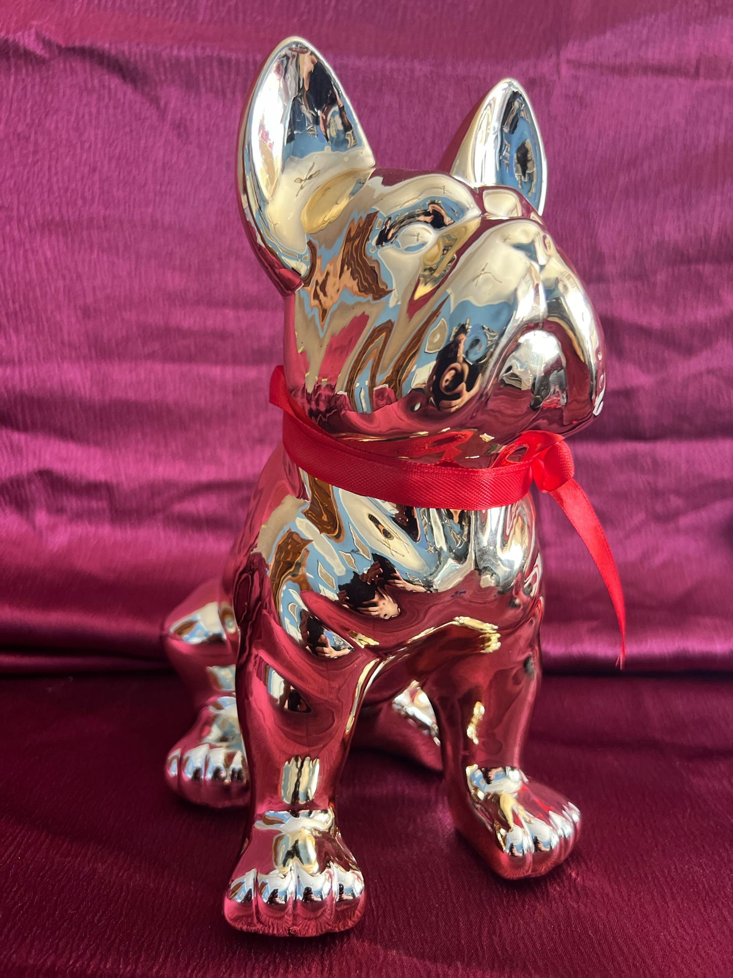 gold dog perrito dorado para decoracioneregala emotion . tienda online españa de regalos, detalles bonitos, arreglos florales y personalizables. rosas eternas con chocolates ferrero rocher, kinder, raffaello, lidt. el regalo para cualquier ocasion con varios colores. entraga toda españa y europa. tienda online en amazon en redes sociales 