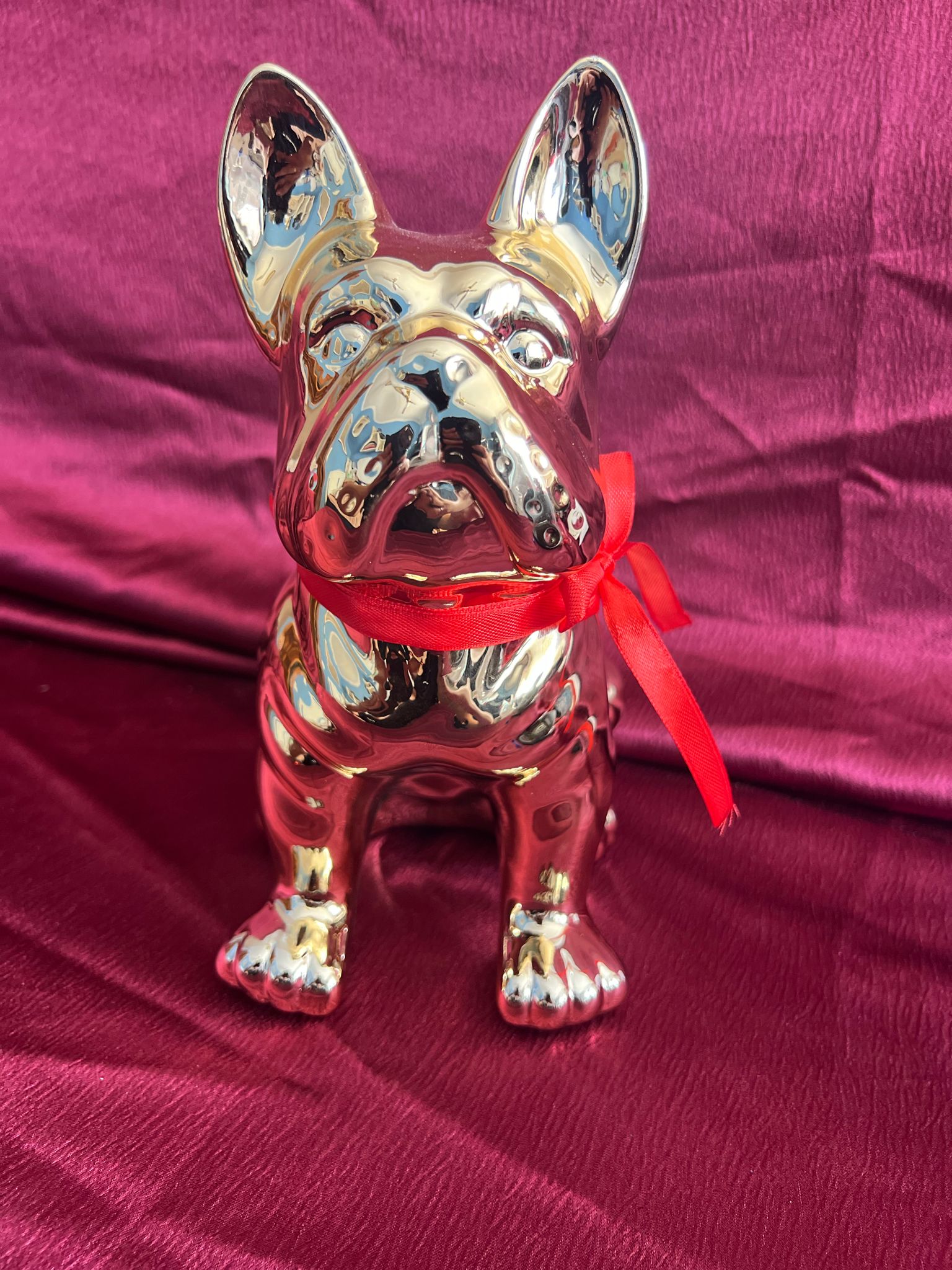 gold dog perrito dorado para decoracione regala emotion . tienda online españa de regalos, detalles bonitos, arreglos florales y personalizables. rosas eternas con chocolates ferrero rocher, kinder, raffaello, lidt. el regalo para cualquier ocasion con varios colores. entraga toda españa y europa. tienda online en amazon en redes sociales 