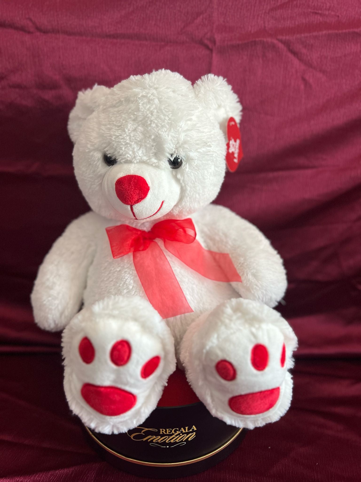 PELUCHE OSOS BLANCO regala emotion . tienda online españa de regalos, detalles bonitos, arreglos florales y personalizables. rosas eternas con chocolates ferrero rocher, kinder, raffaello, lidt. el regalo para cualquier ocasion con varios colores. entraga toda españa y europa. tienda online en amazon en redes sociales 