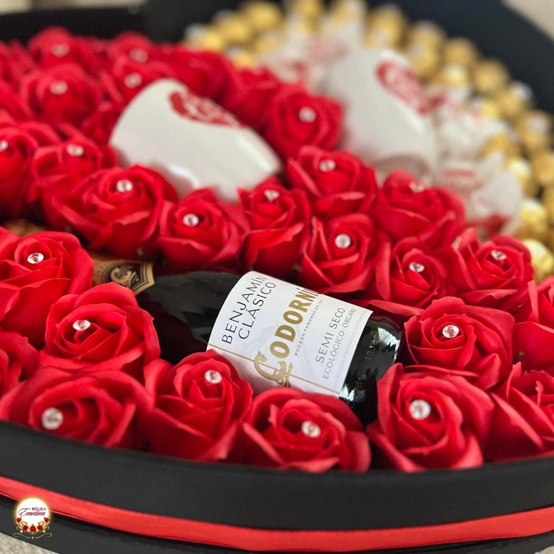 regala emotion . tienda online españa de regalos, detalles bonitos, arreglos florales y personalizables. rosas eternas con chocolates ferrero rocher, kinder, raffaello, lidt. el regalo para cualquier ocasion con varios colores. entraga toda españa y europa. tienda online en amazon en redes sociales 