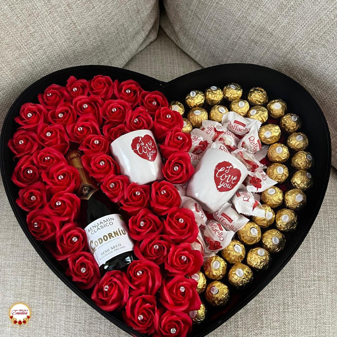 regala emotion . tienda online españa de regalos, detalles bonitos, arreglos florales y personalizables. rosas eternas con chocolates ferrero rocher, kinder, raffaello, lidt. el regalo para cualquier ocasion con varios colores. entraga toda españa y europa. tienda online en amazon en redes sociales 