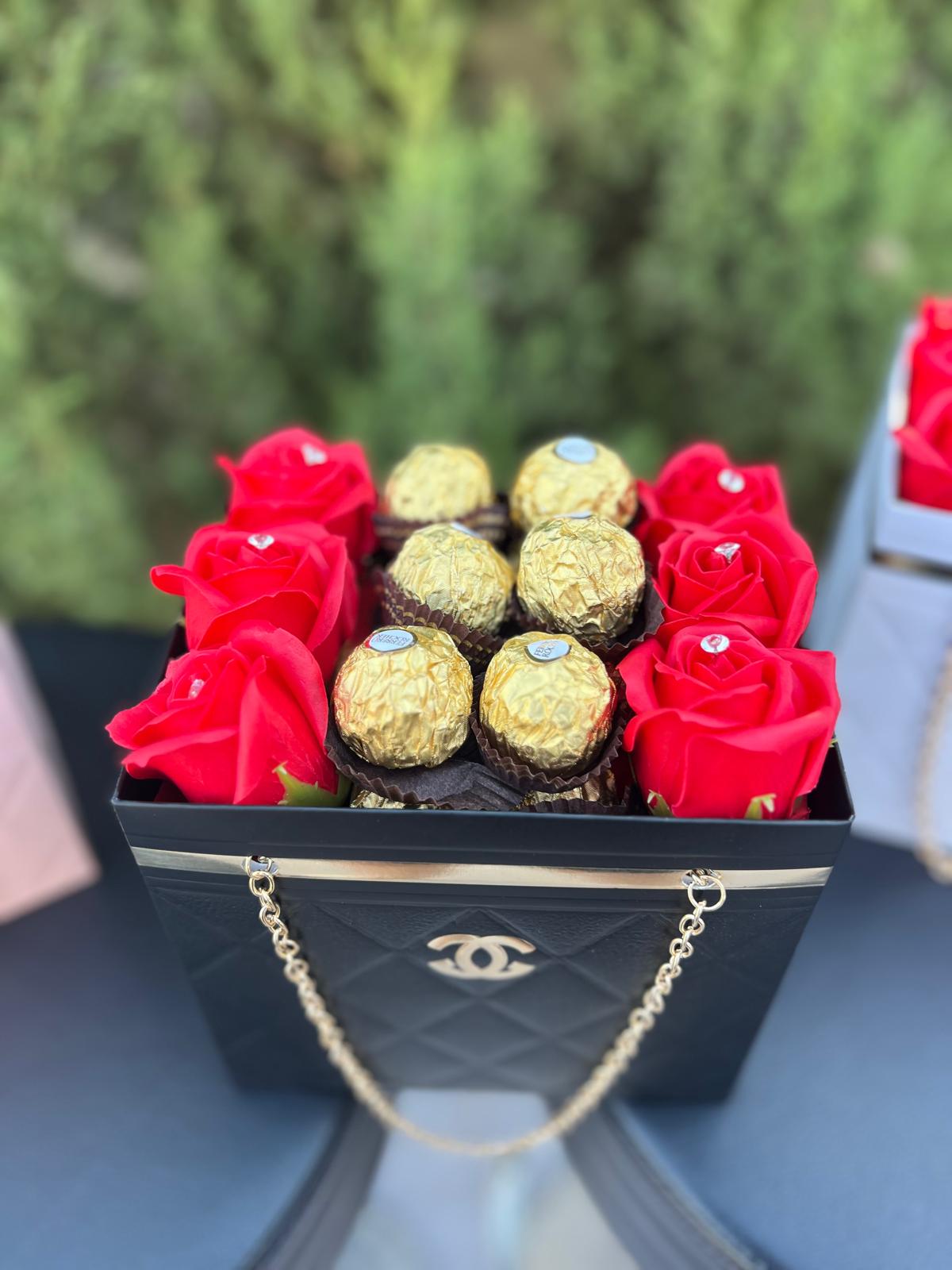 regala emotion . tienda online españa de regalos, detalles bonitos, arreglos florales y personalizables. rosas eternas con chocolates ferrero rocher, kinder, raffaello, lidt. el regalo para cualquier ocasion con varios colores. entraga toda españa y europa. tienda online en amazon en redes sociales 