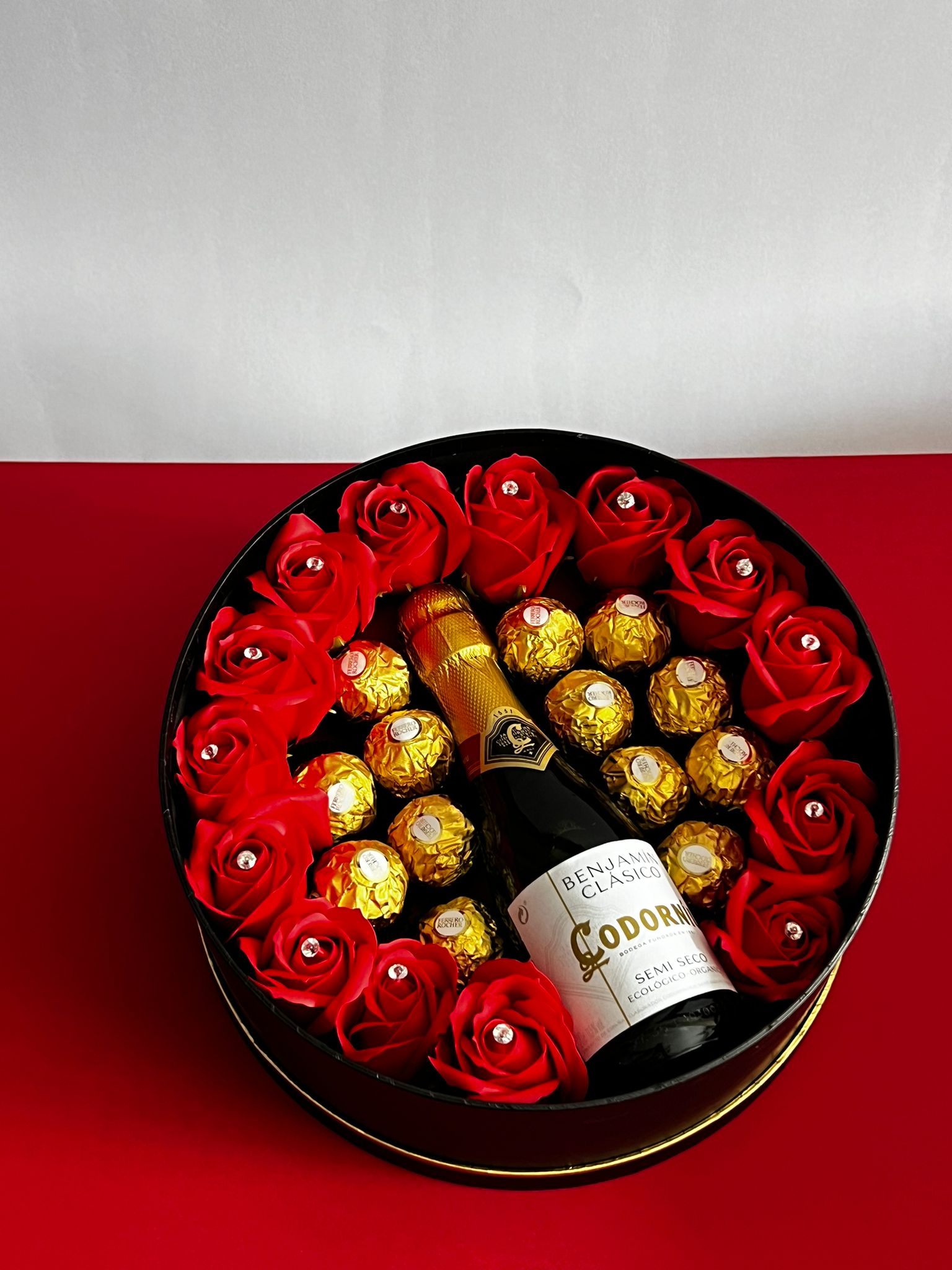 regala emotion tienda online españa de regalos detalles bonitos detalles que enamoraran tienda de rosas eternas, rosas artificiales, rosas preservadas con chocolate ferreromrocher ferrero raffaello lindt kinderregalo por el regalo por ella v